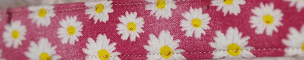Pink Daisies Wristlet