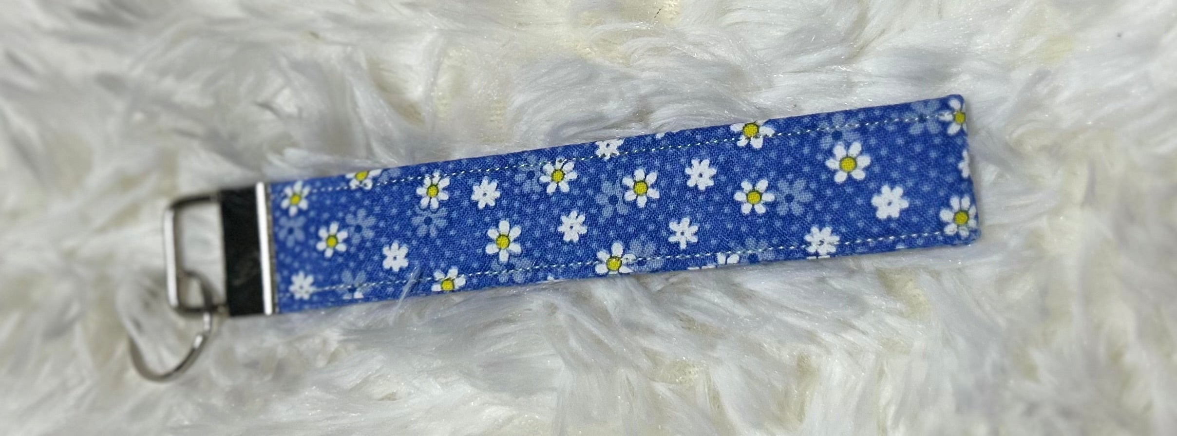 Mini Daisies Blue Wristlet